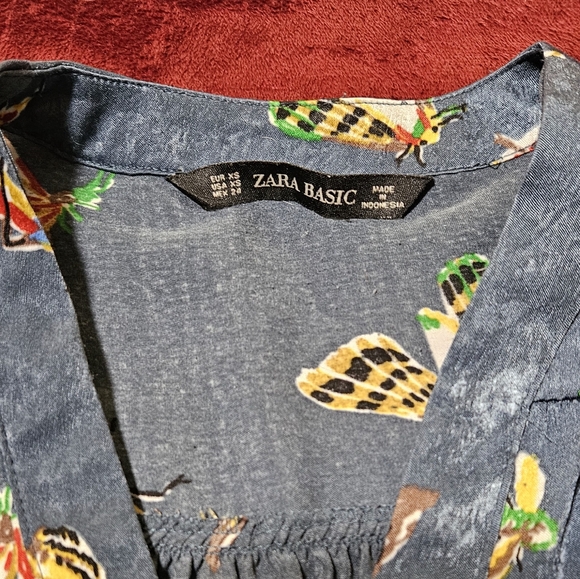 Zara Basic Insect Blouse - Picture 2 of 6